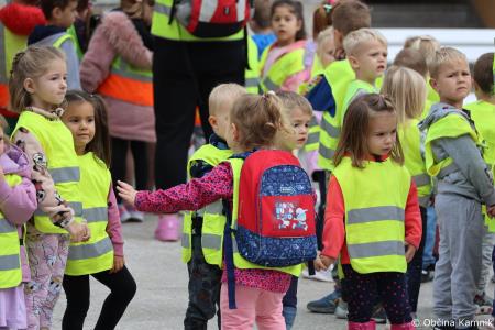 Otroci kamniških šol in vrtcev rajali na Glavnem trgu in se učili o trajnostni mobilnosti (30)